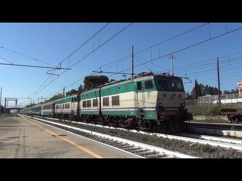 E656.058 + E656.289 sull' ICN 1960 Siracusa/Palermo Centrale - Roma Termini, in transito a Pomezia