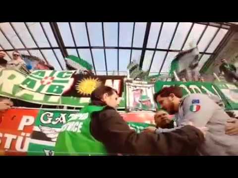 Feiger Rapid Fan verpisst sich