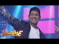 It's Showtime: Gary V sings Look In Her Eyes