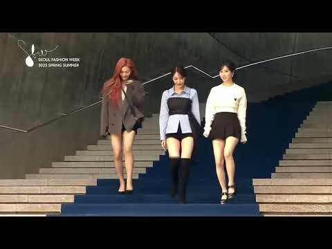 221011 - VIVIZ at Seoul Fashion Week 2022 S/S 'SONGZIO' Collection Event