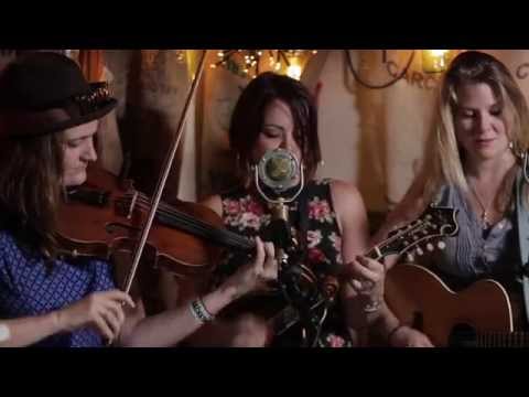 Della Mae - Sleep With One Eye Open (Live @Pickathon 2014)