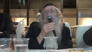 הגה"ח הרב מענדל וועכטר שליט"א - קטע מהתועדות חג הגאולה י"ט כסלו תשפ"ו קרית מלאכי (הרב אברהם מנחם מענדל וכטר) - התמונה מוצגת ישירות מתוך אתר האינטרנט יוטיוב. זכויות היוצרים בתמונה שייכות ליוצרה. קישור קרדיט למקור התוכן נמצא בתוך דף הסרטון