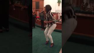 Le&#39;Andria Johnson Sets The Atmosphere &quot;JOY&quot;