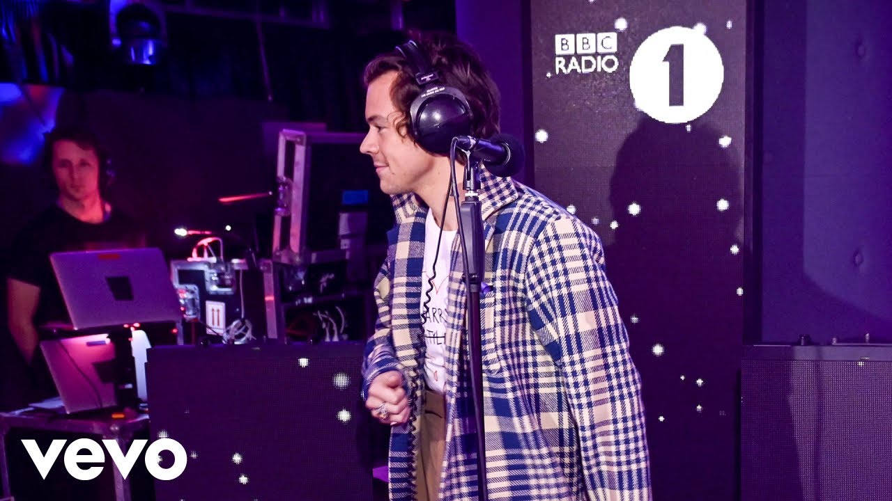 Harry Styles - Juice (Lizzo cover) in the Live Lounge thumnail