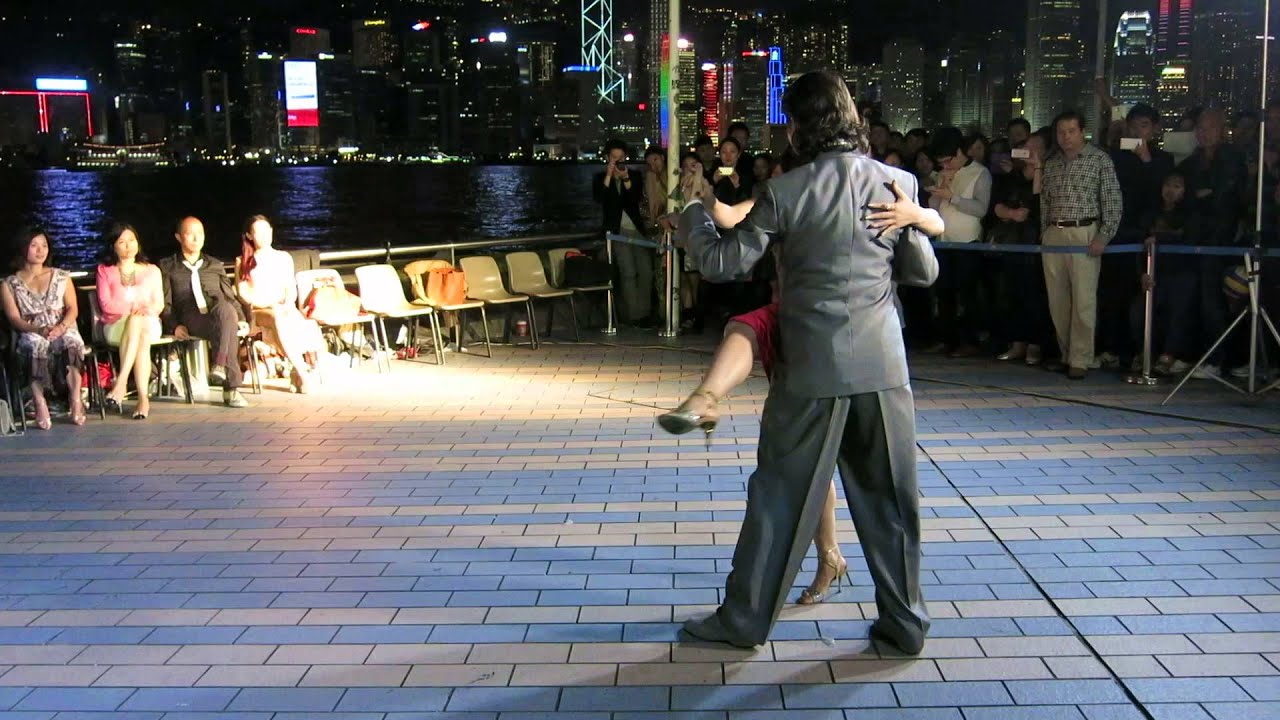Raymond Chu y Lily Cheng with Otro Students (R2 - 1/2) Outdoor Milonga at Avenue of Stars | 星光大道的探戈