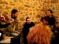 Pau Alabajos I Laura Navarro Amb Jordi Giorgos Varkas I Alexandros Baveas Cantant L Estaca