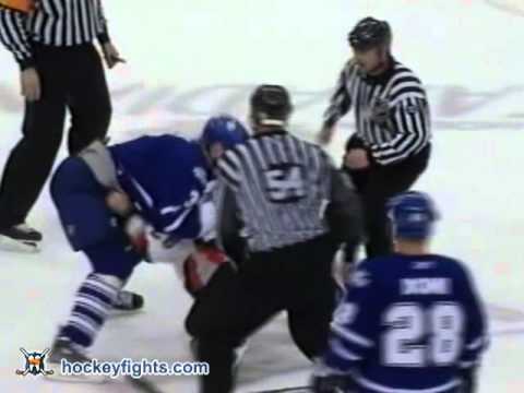 Paul Gaustad vs Wade Belak