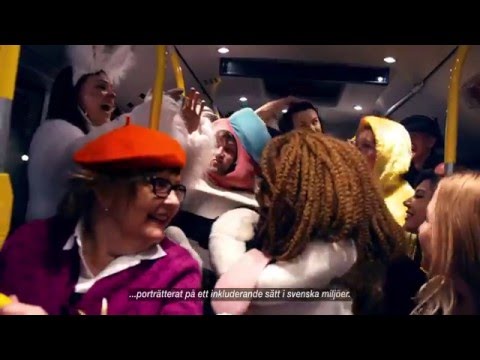 Jag är med i kycklingdräkt i två av scenerna. Kanalvinjetten för SVT1 är inspelad 4 april 2016 i Stockholm.