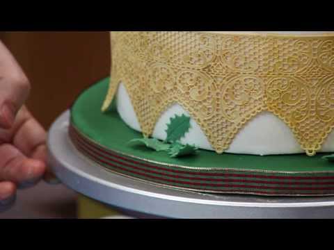 Decorating a Christmas Poinsettia Cake