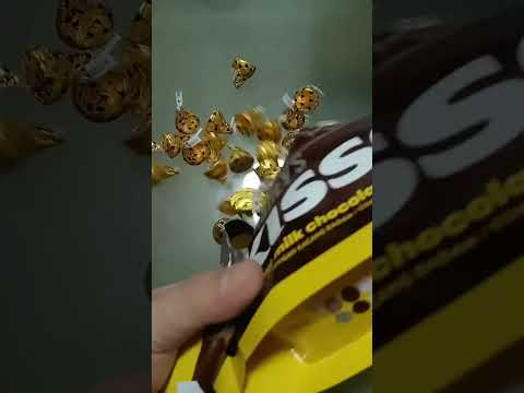 KISSES OPENING PACK #short