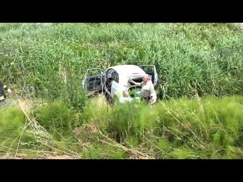 Auto si ribaltano in variante