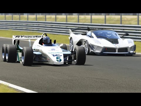 F1 Williams FW08B vs Ferrari FXX K Evo at Monza