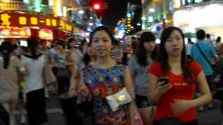 preview picture of video 'Beautiful Xiamen Zhongshan Lu Walking Street'