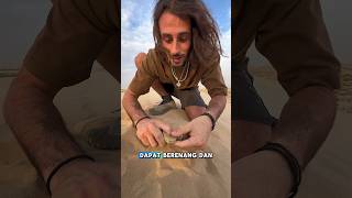 Download lagu He found a terrifying animal in the desert 😰 mp3