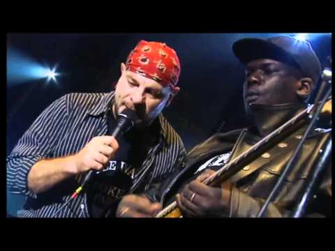 TRUST Soulagez-vous dans les urnes...2006