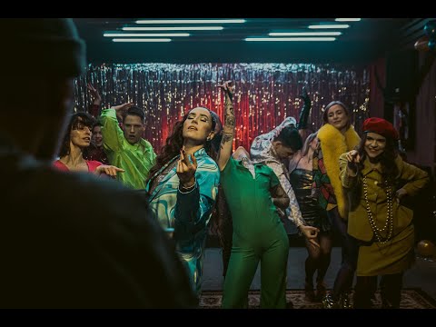 „ŽMONĖS svečiuose”: atlikėja Evgenya Redko pasitinka žiemą – kokios tradicijos jos namuose?