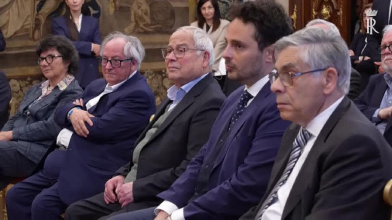 Mattarella ricorda Don Milani: Solo chi punta in alto fa la differenza