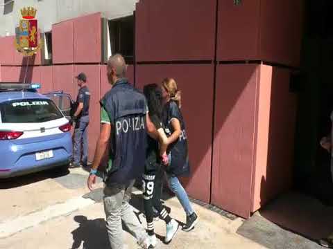 Seviziano una giovane donna, arrestati i vicini di casa