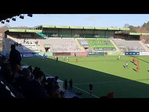 Hønefoss BK - FK Eik Tønsberg 3-0 mål av Kevin Beugre feires av Fossefallet 30.10.2021
