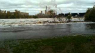 preview picture of video 'Wisconsin Rapids River Flood Day 2'