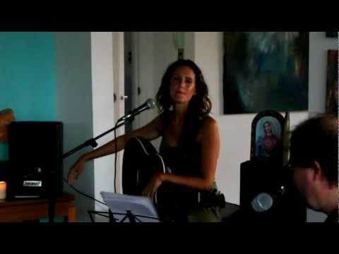 Tere Larrain - Volvi a ti - Concierto Privado - Enero 2012