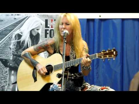 Lita Ford - Close My Eyes Forever live acoustic Vintage Vinyl