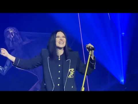 Laura Pausini - La Solitudine 2023 live in New York