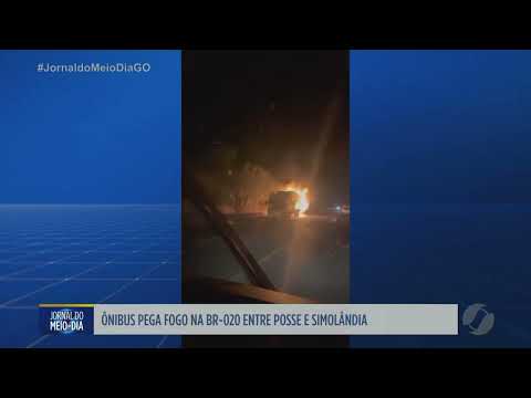 Ônibus pega fogo na BR-020 entre Posse e Simolândia