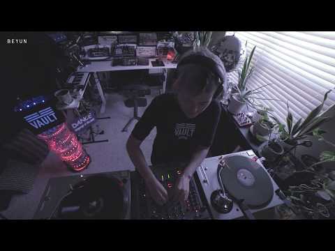 Beyun - Vault Transmission 002 - Acid / Electro / Midwest Techno / House vinyl only dj mix