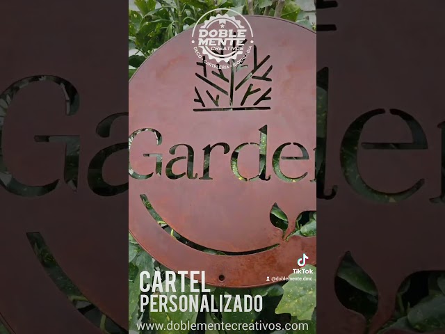 Vídeo relacionado con Letreros de patio de gatos con estacas, 3 letreros de jardín, diseño de ratones de persecución, arte de metal al aire libre para patio, decoración de camino de patio de animales