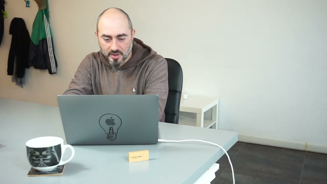 Video f9c1d4d3-8435-43f0-b870-1005e248dff0