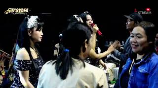 Download lagu D'SYAFA - Hayang Kawin VOC: Iyach Dalia mp3 Download lagu D'SYAFA - Hayang Kawin VOC: Iyach Dalia mp3