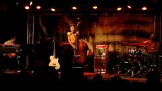 Esperanza Spalding -New Morning - Paris 24/11/09