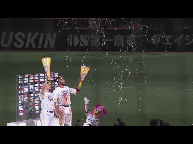 福岡軟銀鷹投手大關友久和球員沃克的英雄訪談 4月2日福岡軟銀鷹對陣千葉羅德海洋