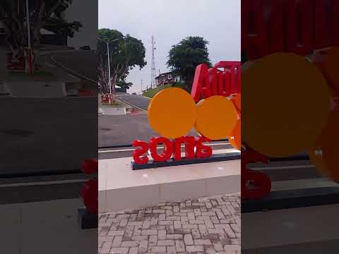 mostrando a placa de 300anos de Irituia Pará