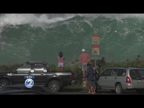Large surf batters Oahu's North Shore