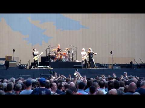 U2 BONO THANKS BRIAN ENO @ TWICKENHAM, LONDON 2017