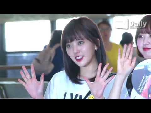 [TD영상] 유니티(UNI.T), 이른 아침 공항 밝히는 '화사한 미모'