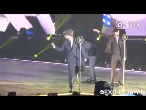 Kai ripped his pants while performing 'Boomerang'