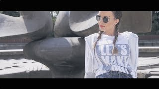 Videoklip TWiiNS - Poď sa smiať s textom piesne