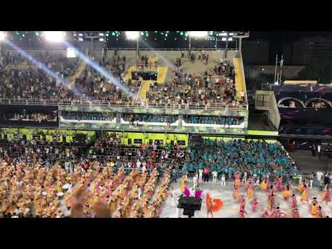 Apresentação da bateria do Acadêmicos do Cubango no setor 6 - Carnaval 2022