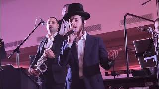 שולם למר מופיע בבר מצווה של בנו של ליפה שמלצר, שימי.