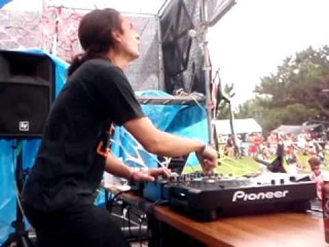 Alienn Live @ Japan - Wakayama - Beach Party - 14-8-2010.avi