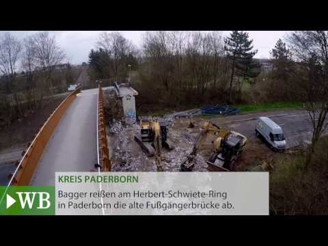 Bagger reißt in Paderborn alte Betonbrücke ab