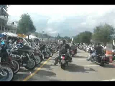 Laconia 2008 - Riding through Weirs Beach