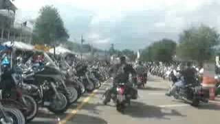 preview picture of video 'Laconia 2008 - Riding through Weirs Beach'