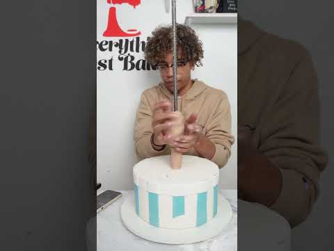 Making a Gravity Defy Cake #baking #cakedecorating #bakingtutorial #cakemaking