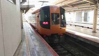 京都駅で特急列車の発車の様子