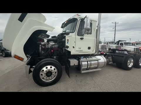 2014 MACK CHU613 TANDEM AXLE DAYCAB