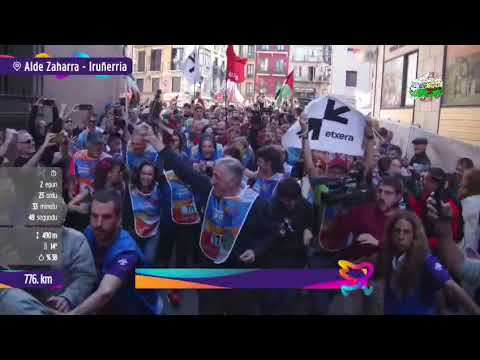 Miles de personas arropan la Korrika a su paso por Pamplona 